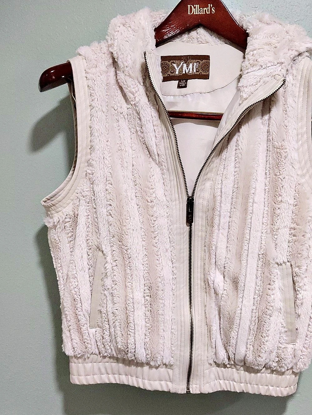 YMI Faux Fur Hooded Vest in Pink Size Medium Like New